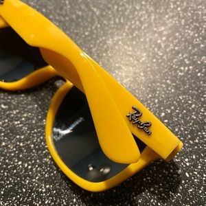 Vintage 😎 yellow Ray Ban Wayfarers